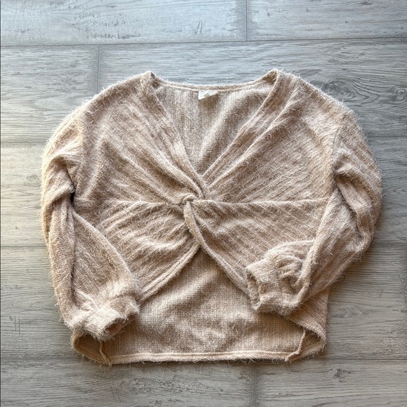 Dee Elly Tops - Baby pink Sweater Twist Detail
